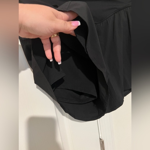 Halara double lined shorts with cross front - Picture 4 of 6